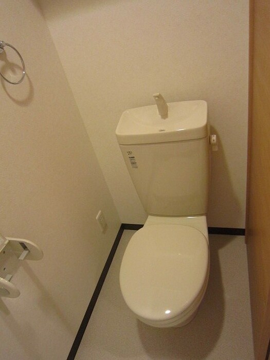 物件内観写真14　(トイレ)