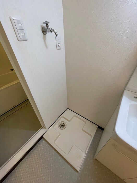 物件内観写真18　(洗濯機置場)