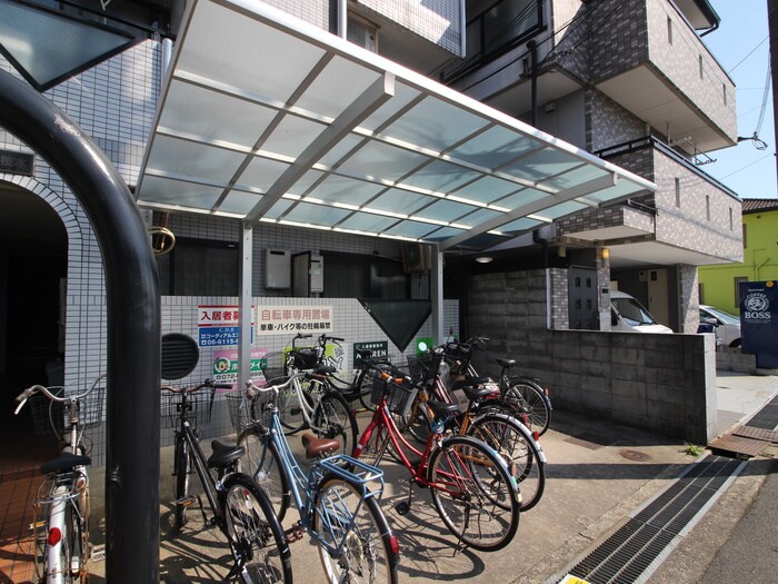 物件外観写真3　(駐輪場)