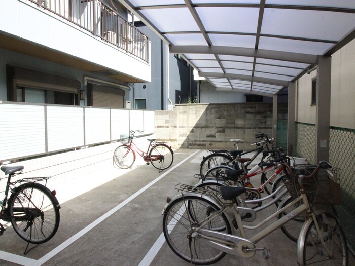 物件外観写真4　(駐輪場)