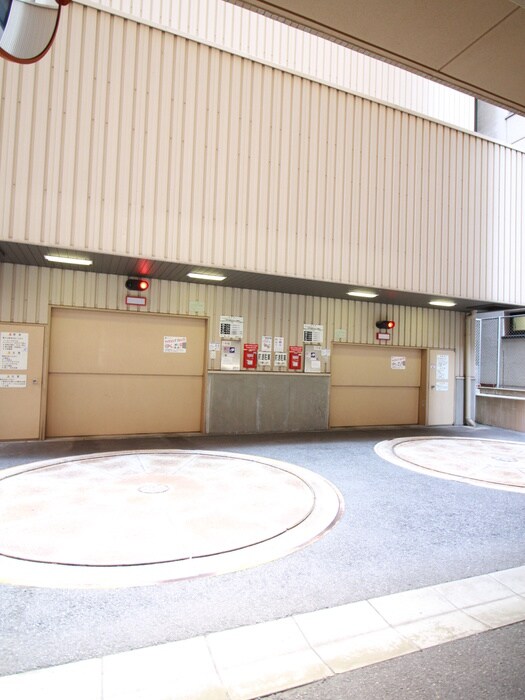 物件外観写真5　(駐車場)