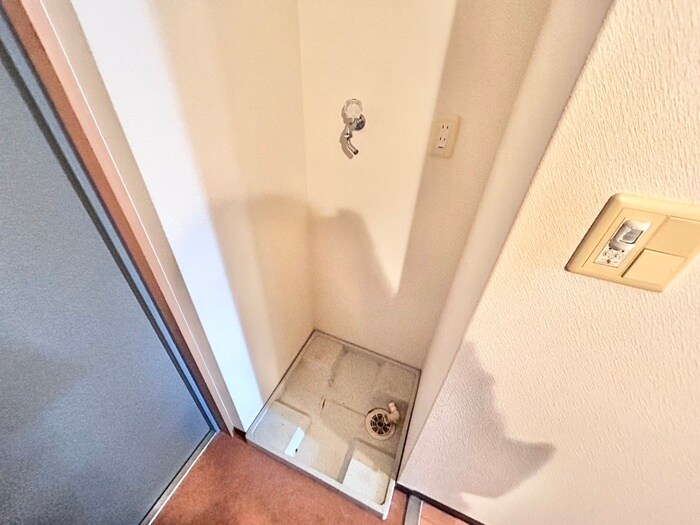 物件内観写真11　(洗濯機置場)