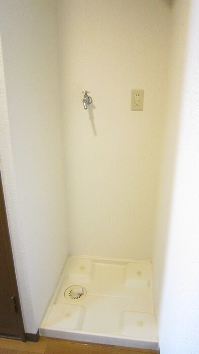 物件内観写真8　(洗濯機置場)