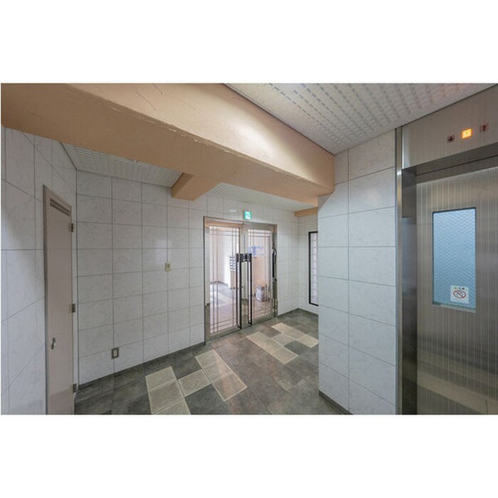 物件外観写真5　(エントランス部分)