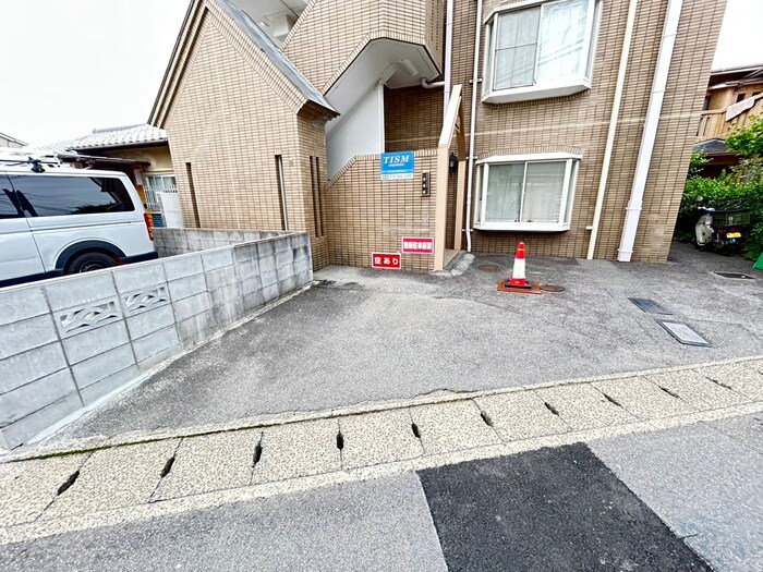 物件外観写真4　(駐車場)