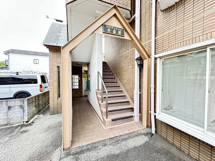 物件外観写真6　(エントランス部分)