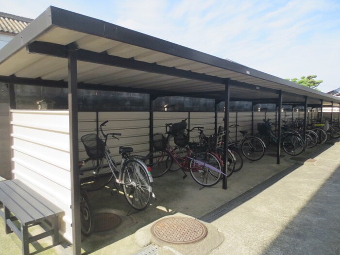 物件外観写真4　(駐輪場)