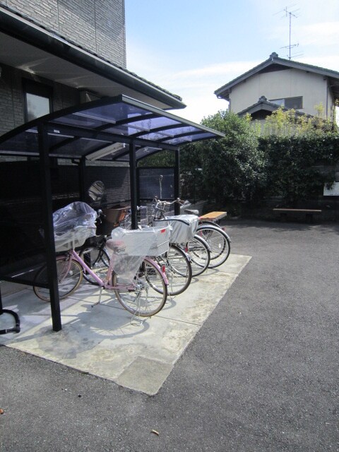 物件外観写真3　(駐輪場)