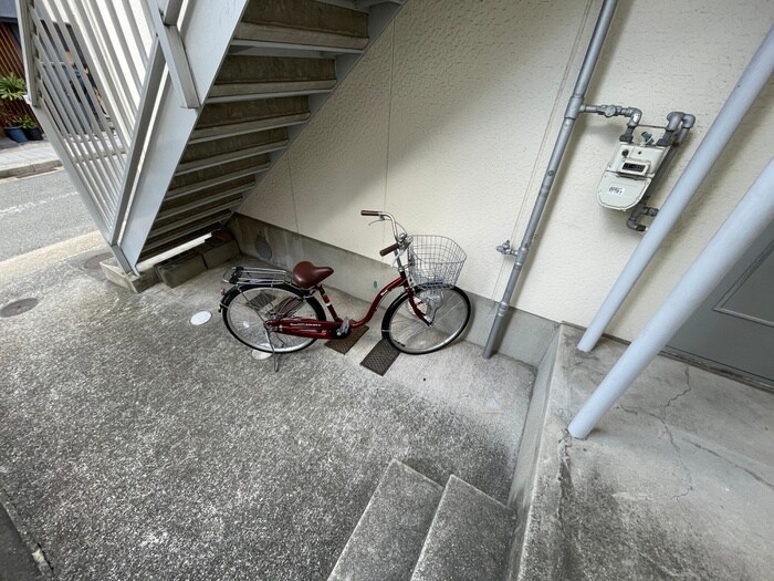 物件外観写真4　(駐輪場)