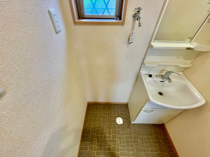 物件内観写真10　(洗濯機置場)