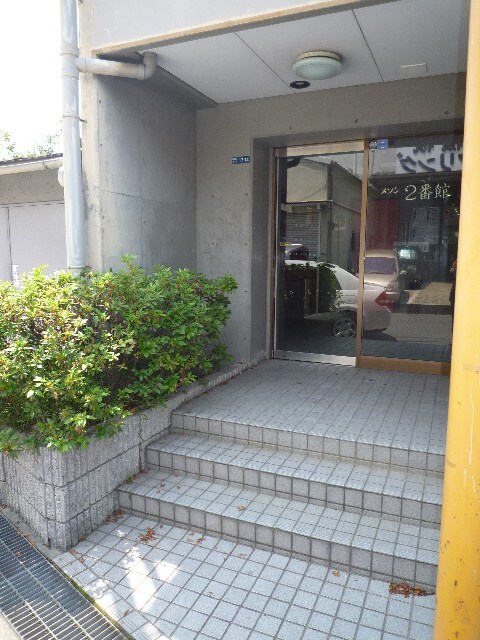 物件外観写真2　(エントランス部分)