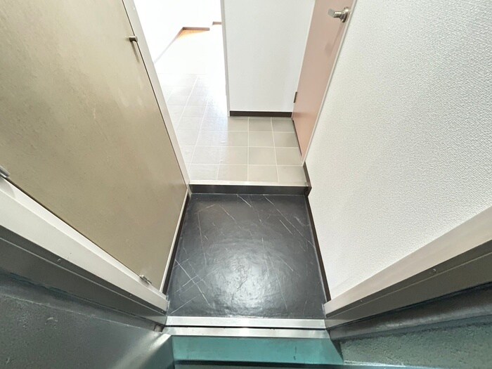 物件内観写真8　(玄関)