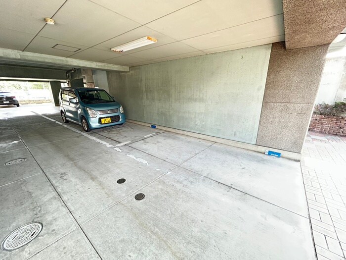 物件外観写真3　(駐車場)