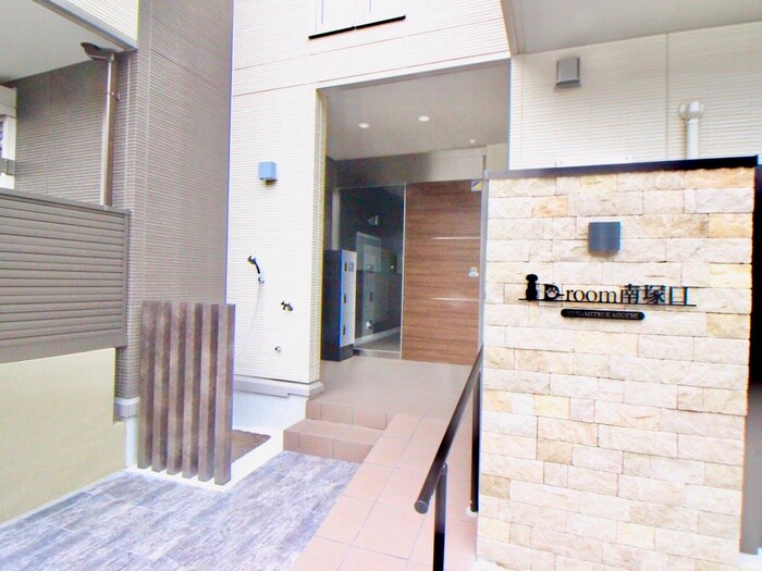 物件外観写真4　(エントランス部分)