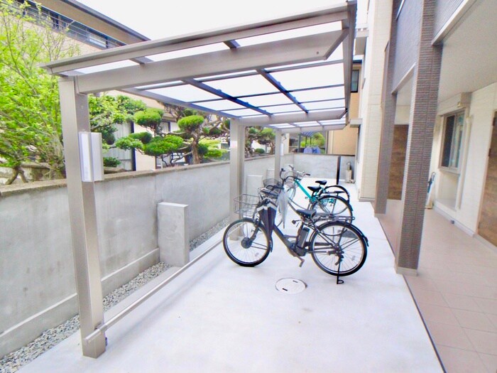 物件外観写真6　(駐輪場)