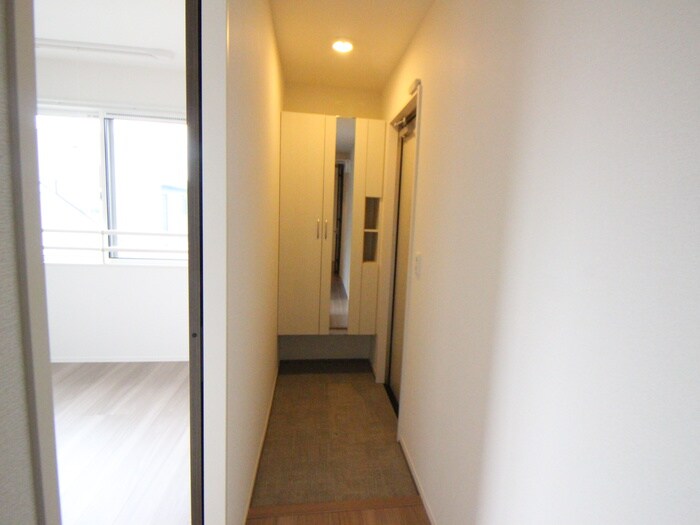 物件内観写真16　(玄関)