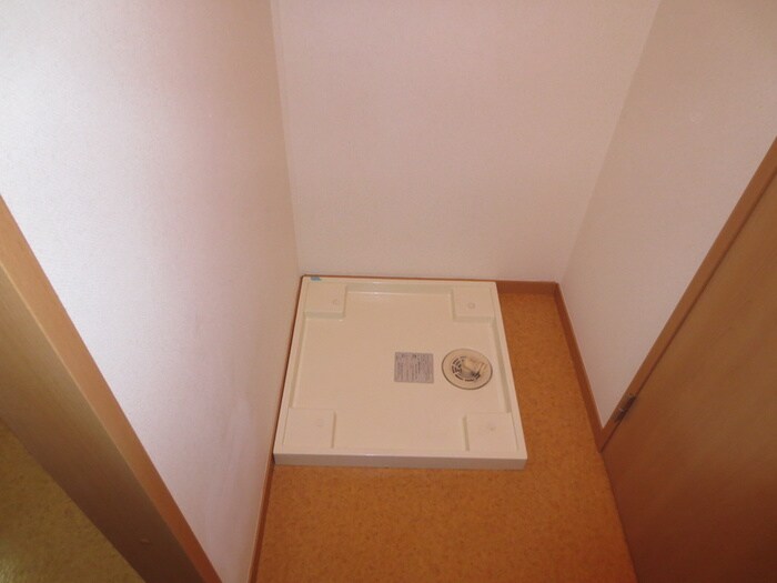 物件内観写真7　(洗濯機置場)