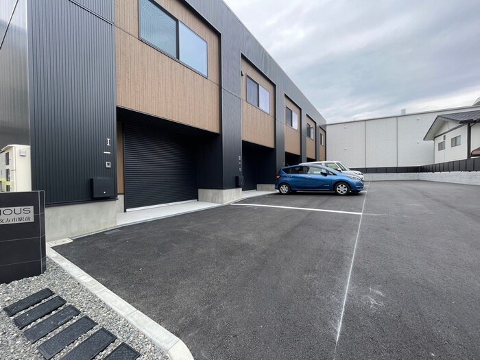 物件外観写真3　(エントランス部分)