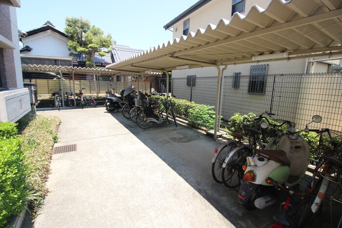 物件外観写真5　(駐輪場)