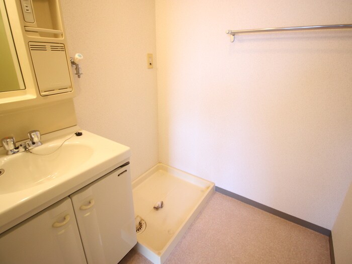 物件内観写真14　(洗濯機置場)