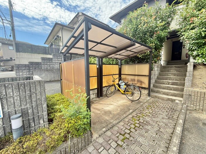 物件外観写真4　(駐輪場)