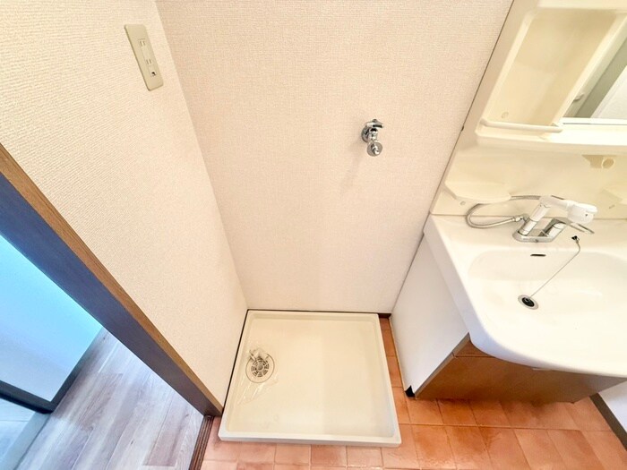 物件内観写真16　(洗濯機置場)