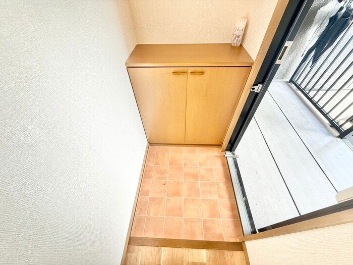 物件内観写真17　(玄関)