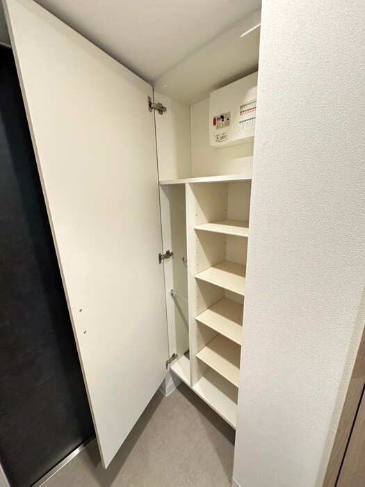物件内観写真8　(靴箱)