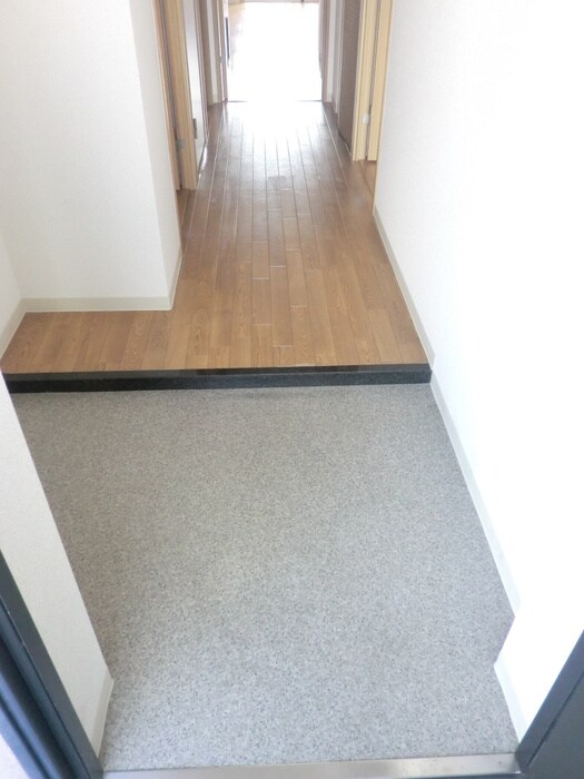 物件内観写真7　(玄関)