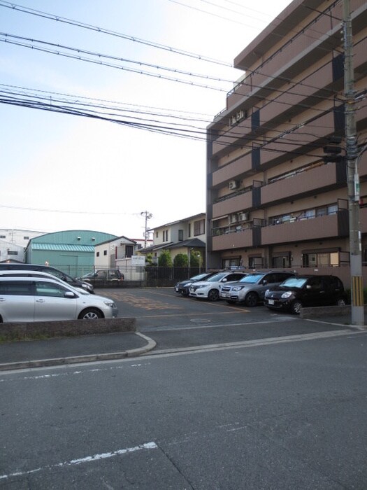 物件外観写真4　(駐車場)