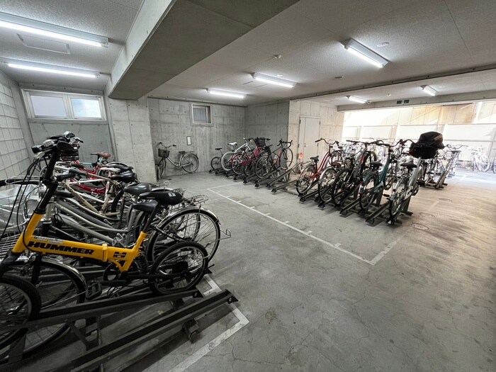 物件外観写真2　(駐輪場)