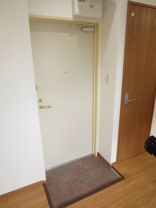物件内観写真8　(玄関)