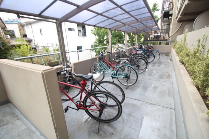 物件外観写真3　(駐輪場)