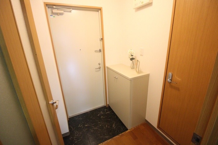 物件内観写真16　(玄関)