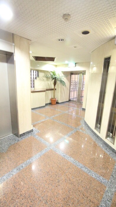 物件外観写真5　(エントランス部分)