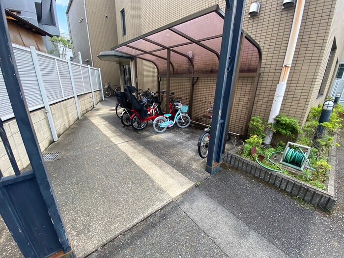 沢町ハイツの駐輪場