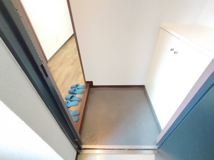 沢町ハイツの玄関