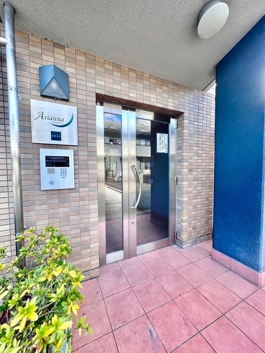 物件外観写真3　(エントランス部分)