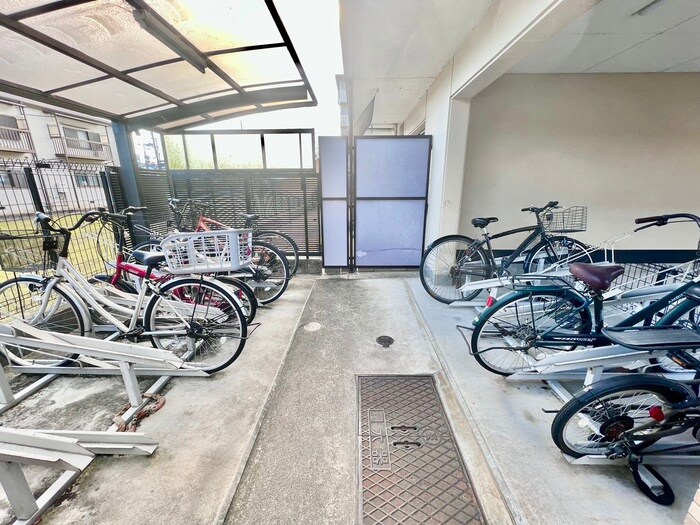 物件外観写真5　(駐輪場)