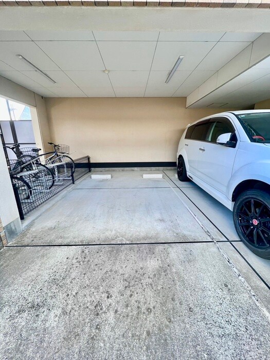 物件外観写真6　(駐車場)