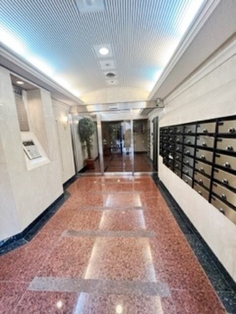 物件外観写真4　(エントランス部分)