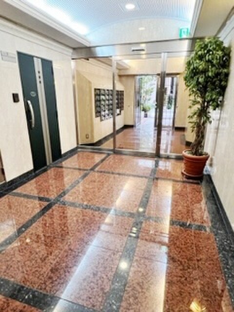 物件外観写真5　(エントランス部分)