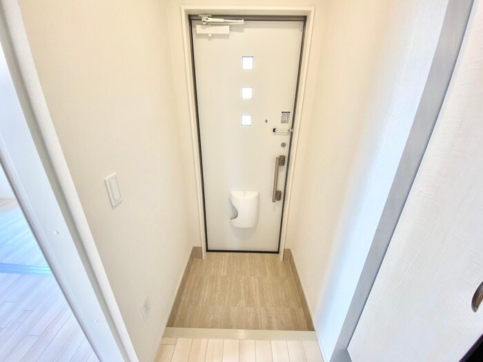 物件内観写真17　(玄関)
