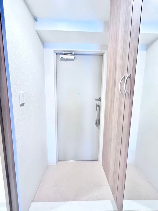 物件内観写真12　(玄関)
