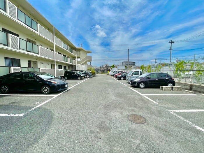 物件外観写真2　(駐車場)