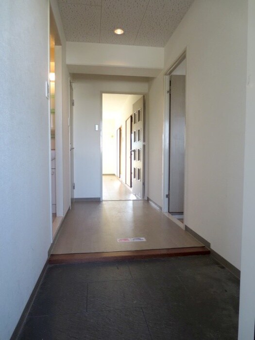 物件内観写真7　(玄関)