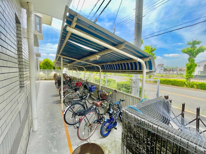 物件外観写真6　(駐輪場)