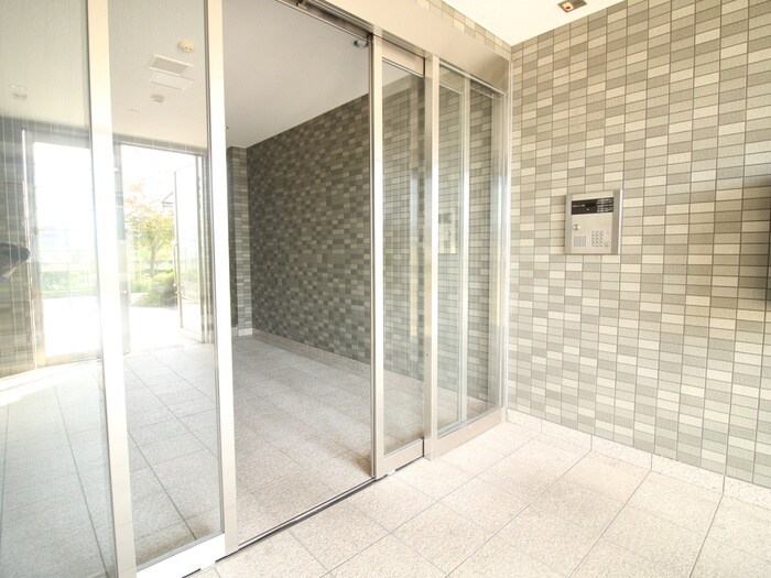 物件外観写真5　(エントランス部分)