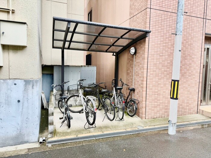 物件外観写真5　(駐輪場)
