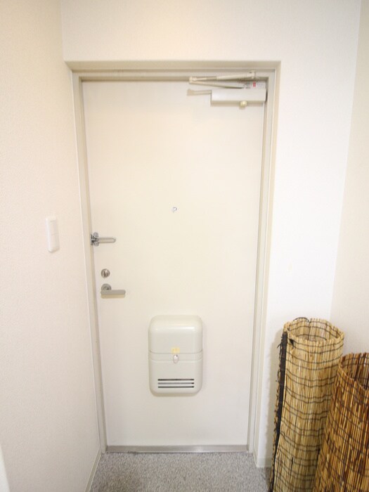 物件内観写真16　(玄関)